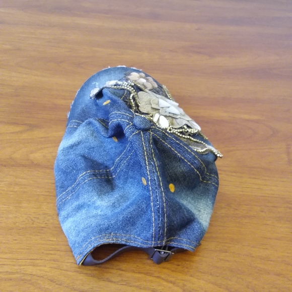 Caps - Picture 6 of 16